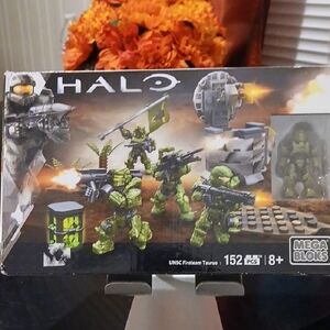 Halo Mega Bloks Set with Green and Black Figures